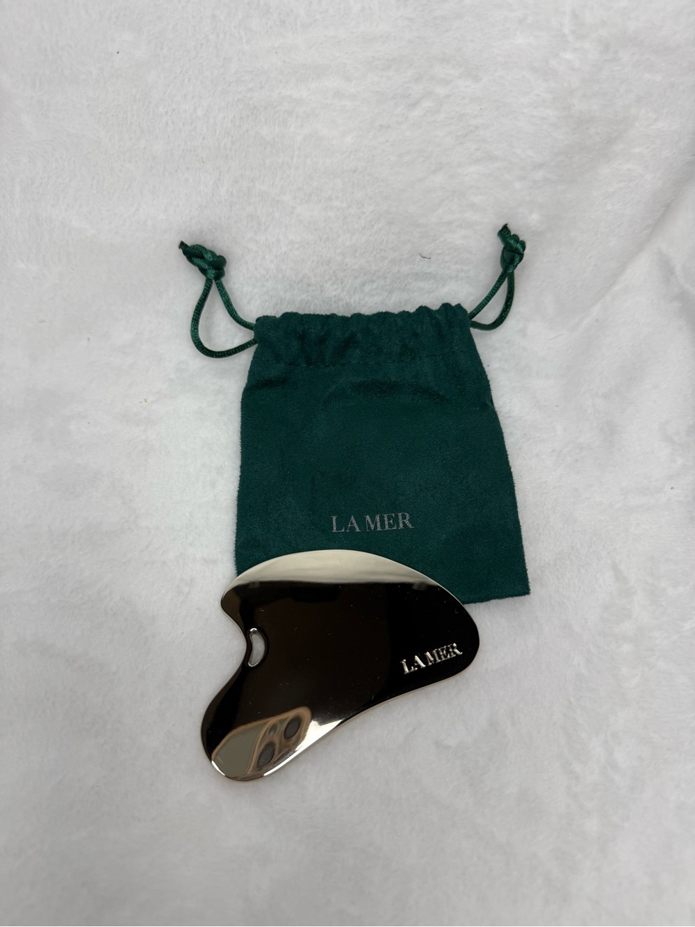 La Mer Silver Gua Sha Tool with Dark Green Velvet Pouch